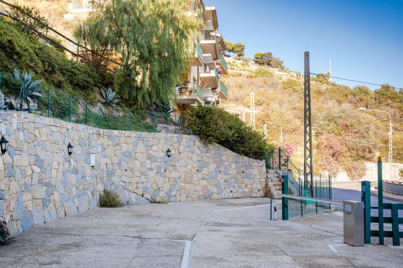 086 - Sunshine Home, 5 Minuti Dalla Spiaggia - Parcheggio Privato Gratis Incluso Ospedaletti Kültér fotó